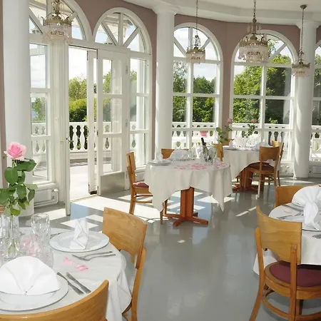 Ruusuhovi Hotelli 3*